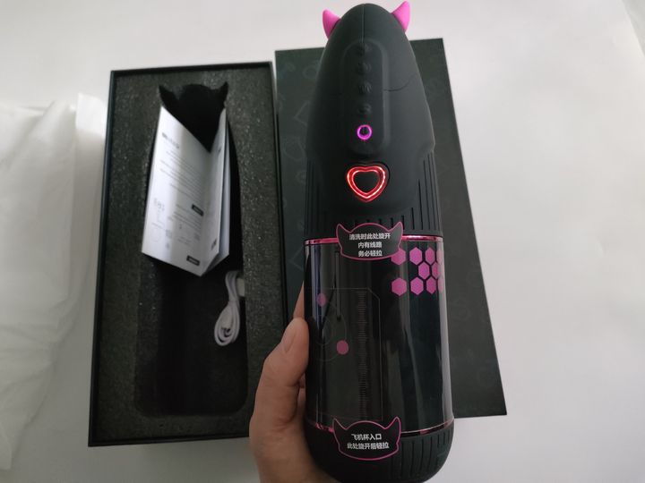 漂亮得不像实力派——YUU小恶魔赛博朋克风飞机杯测评5 漂亮得不像实力派——YUU小恶魔赛博朋克风飞机杯测评5